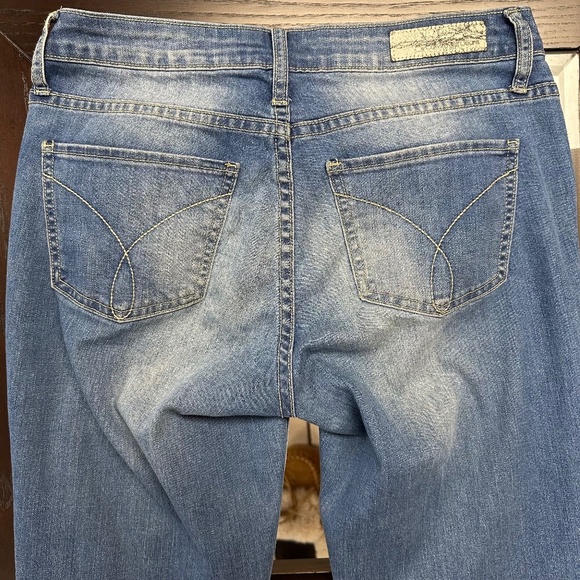 *CALVIN KLEIN* Medium Wash Ultimate Skinny Fashion Jeans Size 4 - Picture 4 of 10